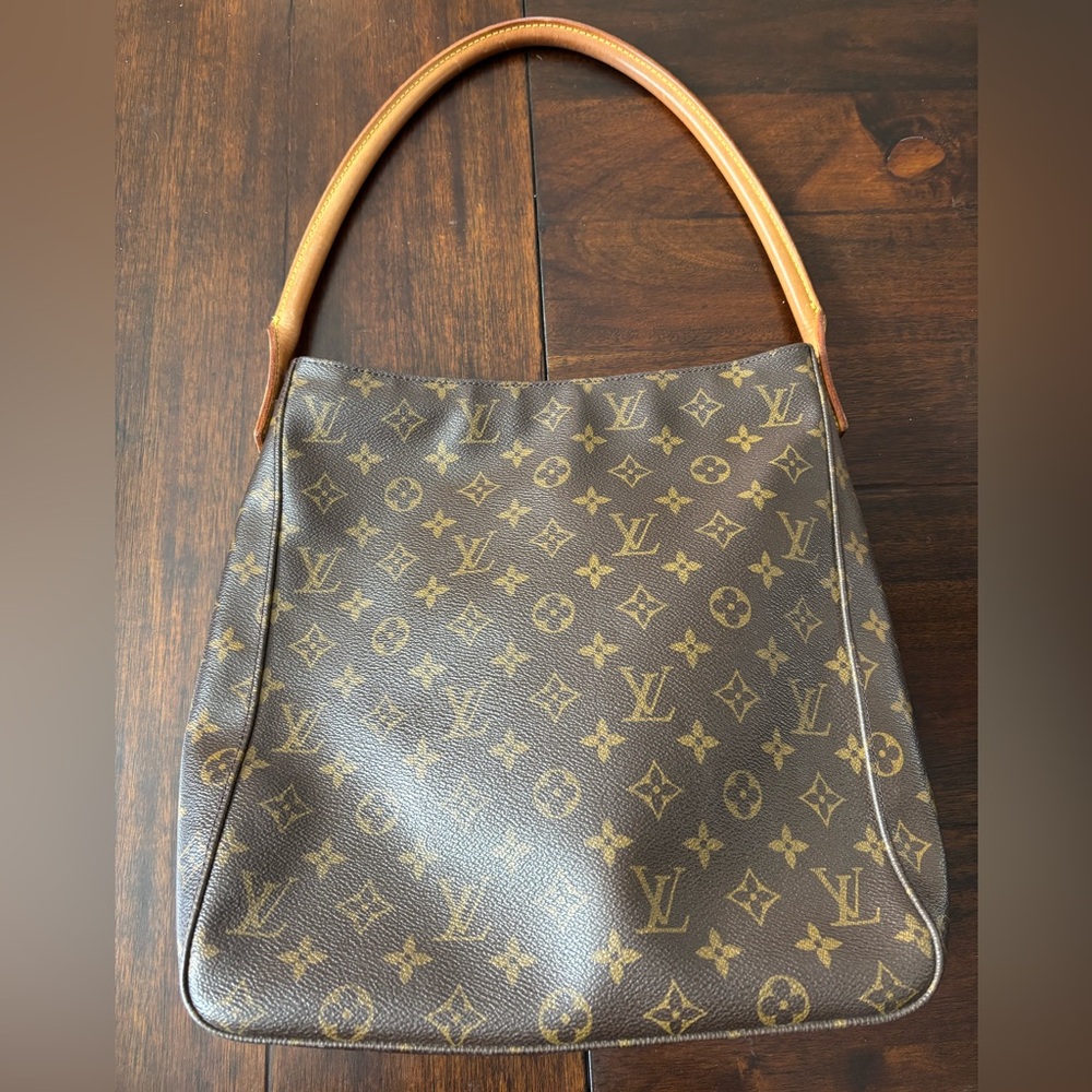 Pre-loved Louis Vuitton Monogram Looping shoulder bag.